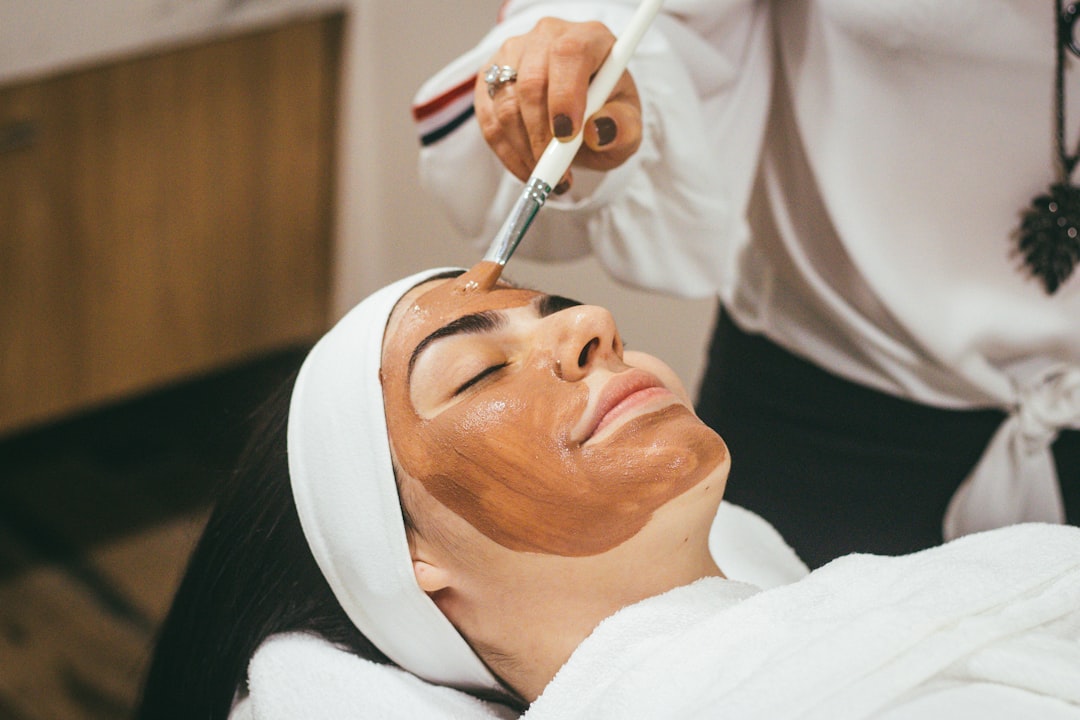 Does Red Light Therapy for Fine Lines - Skifir