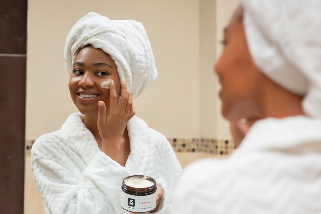 Does Red Light Therapy for Fine Lines - Skifir